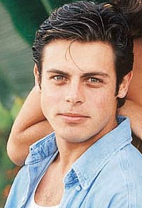 Mas não são só os bonzinhos que fazem a cabeça das meninas, e o que não faltou foi gente caidinha pelo personagem de Luigi Baricelli.