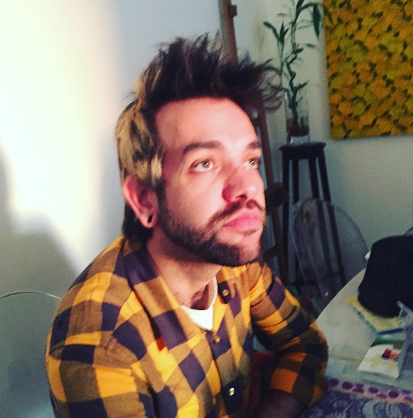 Atualmente, após ter enfrentado 2 anos de prisão após um evolvimento com drogas, ele voltou para o mundo da música, com o projeto 'Lado A da canção'