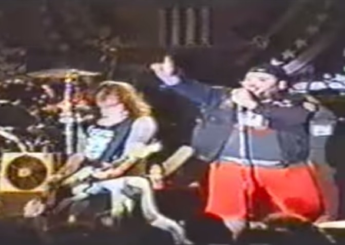Só no Brasil poderia rolar o encontro dos Ramones com João Gordo, do Ratos de Porão, lá em 1991. Foi irado