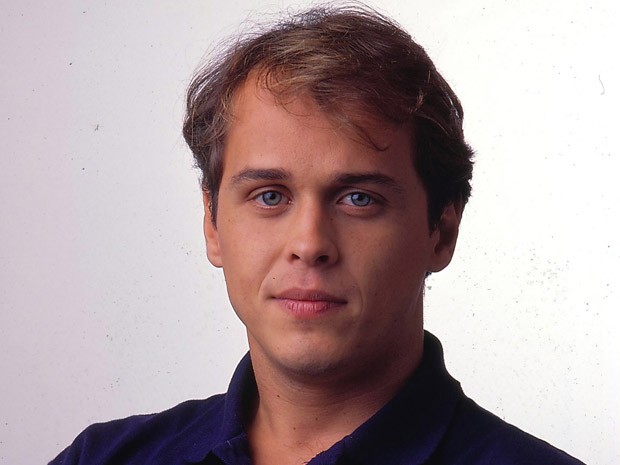 Apareceu na TV na década de 80, ganhou destaque na novela “Bebê a Bordo”, em 1988, mas foi nos 90 que protagonizou a maioria de suas novelas – ainda que o vilão Alexandre de “A Viagem” seja um de seus personagens mais marcantes.Principais papeis românticos na década: Dilermando de Assis na minissérie “Desejo”, Maurício em “Gente Fina”, Marcos Assunção em “Mulheres de Areia”, Otávio em “O Rei do Gado”.