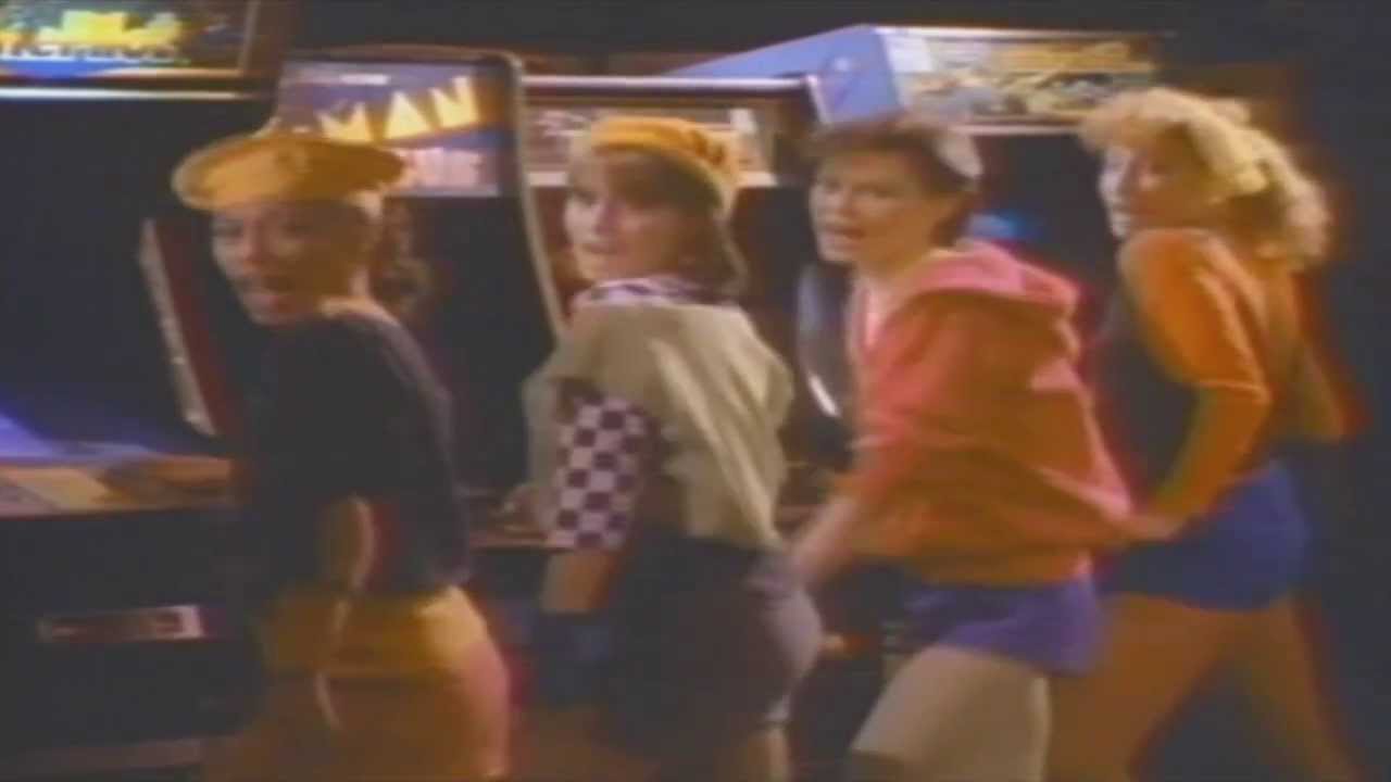 “Hey DJ”, do Famous Supreme Team World. "Esse foi o hit na hora certa de quando eu entrei na banda. Eu lembro de estar em um clube em Nova York, e quando ouço ela sempre me traz de volta a esse tempo”