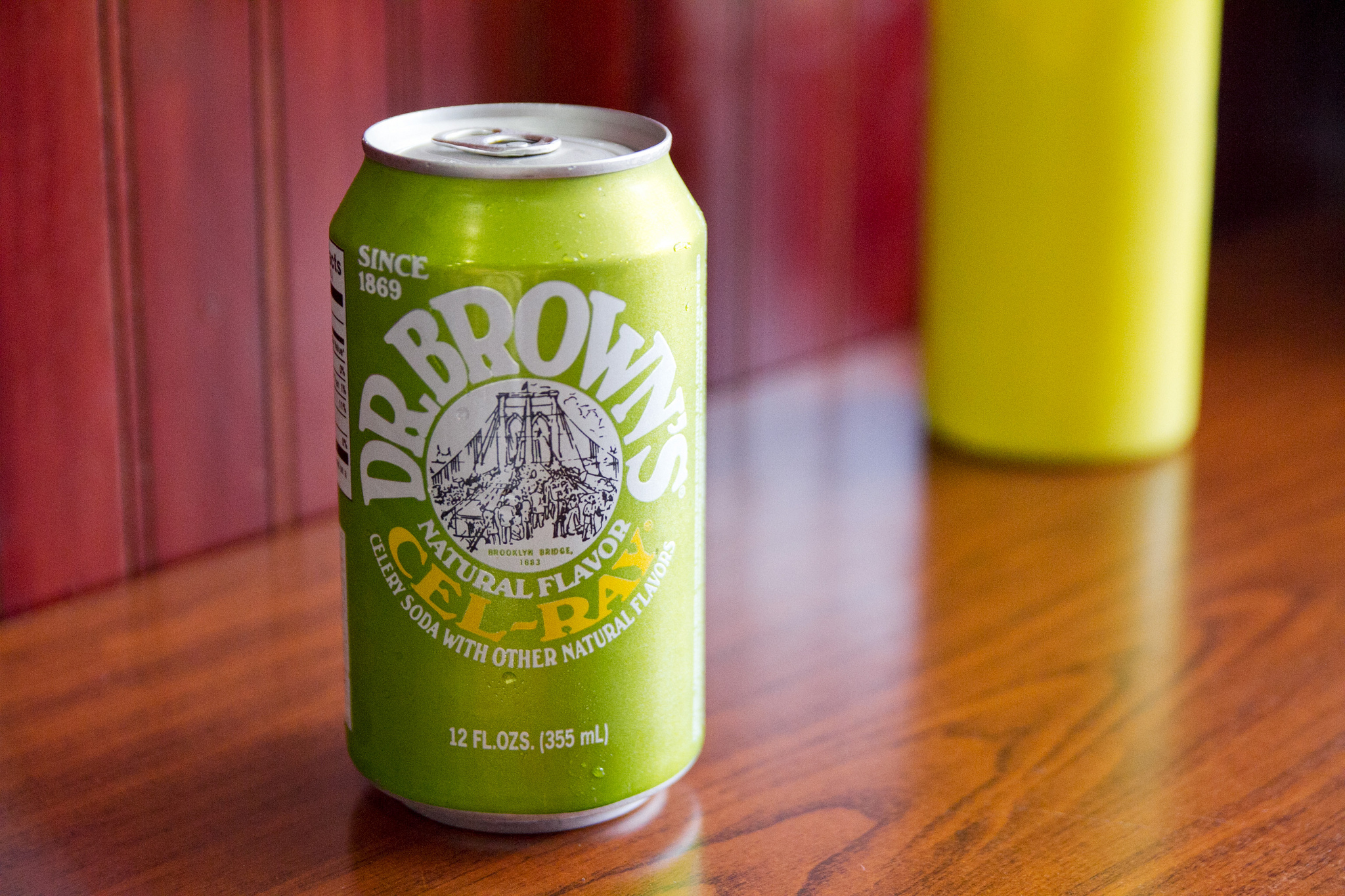 Um dos sabores mais festejados da marca Dr Brown's é o de aipo. O negócio leva ingredientes naturais