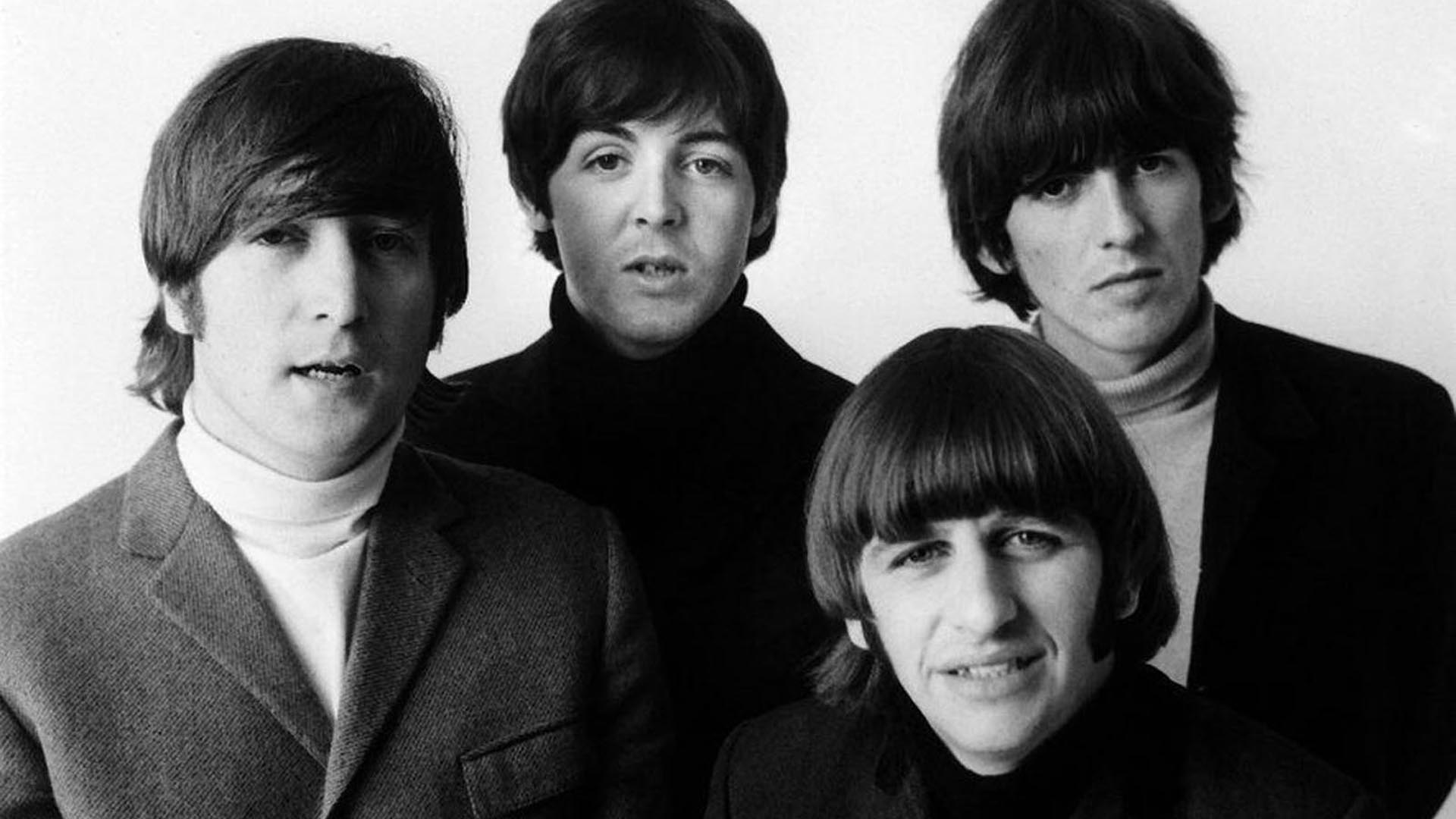 Alguma canção do “Rubber Soul” ou “Sgt. Peppers”, dos Beatles. Meu pai costumava tocá-las e eu literalmente cantava junto com ele. Os Beatles são grandes para todos, eles escrevem canções que fazem o mundo inteiro cantar.