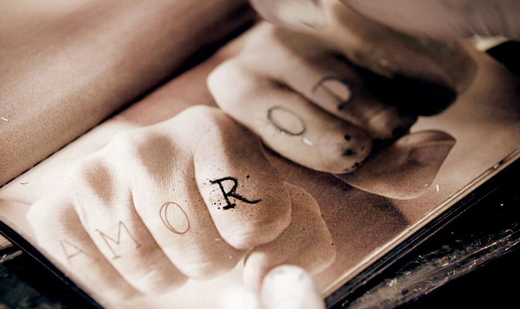 O livro foi um produto criado para a Tattoo Art Magazine, mas bem que poderia ser vendido nas livrarias