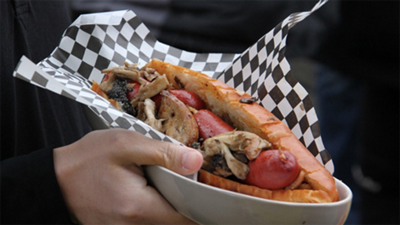<strong>Quanto: </strong>R$ 525 a unidadeO Guinness considera o hot dog <strong>Juuni Ban</strong>, do restaurante Tokyo Dog, nos EUA, o mais caro do mundo. Além de salsicha de queijo defumada, o lanchinho leva foie gras, trufas, caviar e cogumelos maitake.