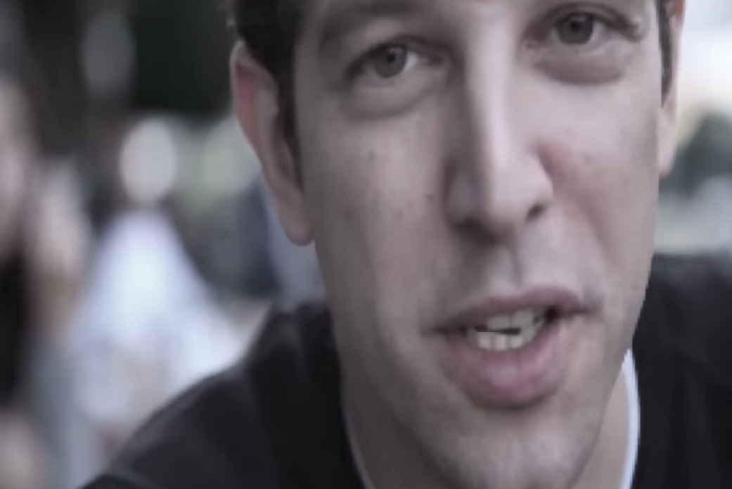 Todo mundo se sodalidarizou com o tal Daniel Alcântara, que teria se apaixonado em uma festa e fez um vídeo, veiculado no YouTube, pedindo às pessoas que o ajudassem a reencontrar seu grande amor, Daniela. Era uma campanha para divulgar um novo modelo de celular da Nokia