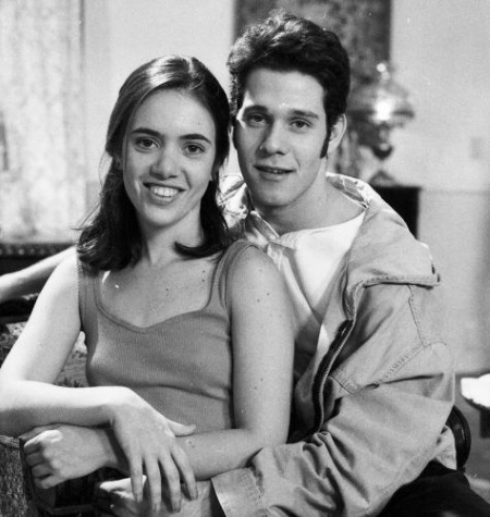 Vale citar a atriz Bel Kutner, presente nos dois elencos. Em Sex Appeal ela era Carla, jovem envolvida com os irmãos vividos por Felipe Folgosi e Nico Puig (foto)