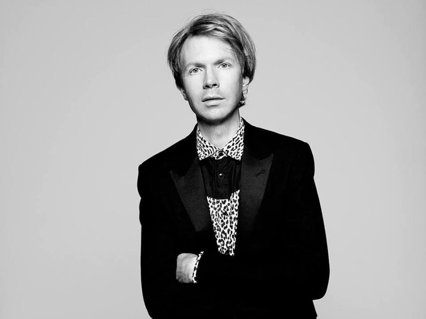 31. Tocou baixo em uma das músicas do disco Guero, do Beck.