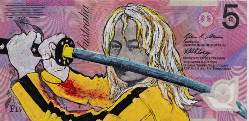 A rainha Elizabeth 'fantasiada' de Noiva, de Kill Bill, em uma nota de cinco cólares australianos
