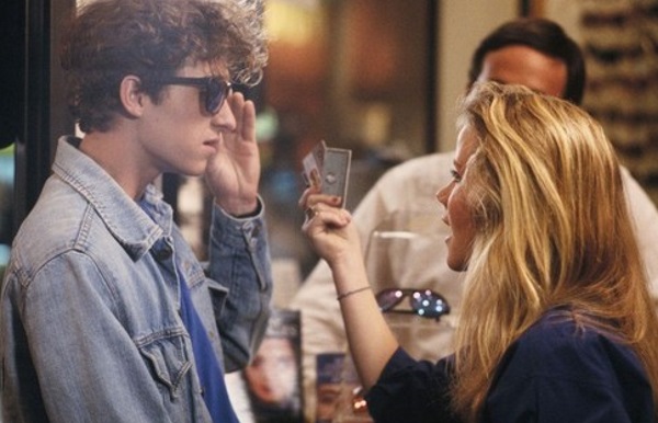Outro nerd, Patrick Dempsey arma um plano para se tornar popular na escola, neste outro clássico da "Sessão da Tarde"