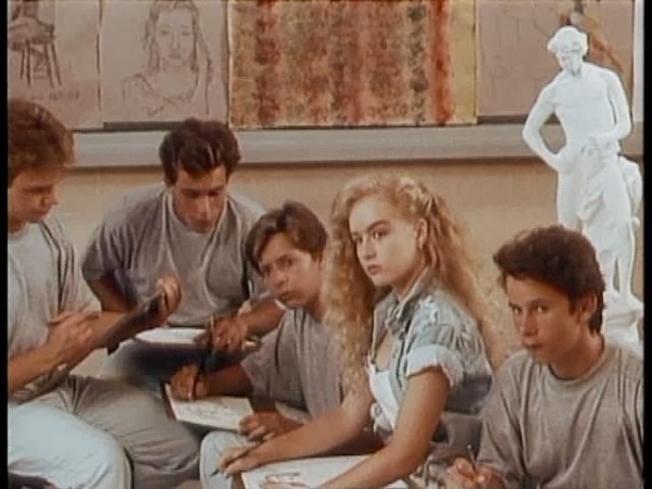 Ou este filme da equipe dos Trapalhões, estrelado por Supla ( ! ), Angélica ( !! ) e o Grupo Polegar ( !!! ), incluindo Rafael Ilha ( direita ), todos como estudantes de uma escola