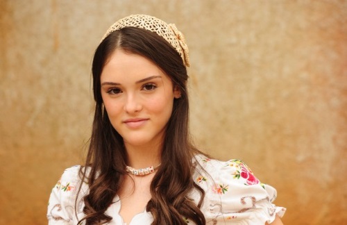 Ainda na fase teen, Isabelle esteve na novela Cordel Encantado, investindo na imagem virginal