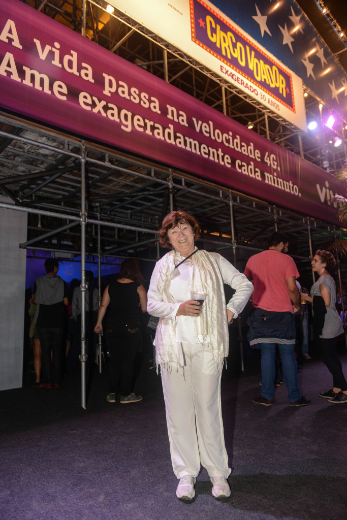 A produtora Maria Juçá, diretora do Circo Voador. Circo Voador volta com sua lona original à Praia do Arpoador no projeto Exagerado 30 anos.