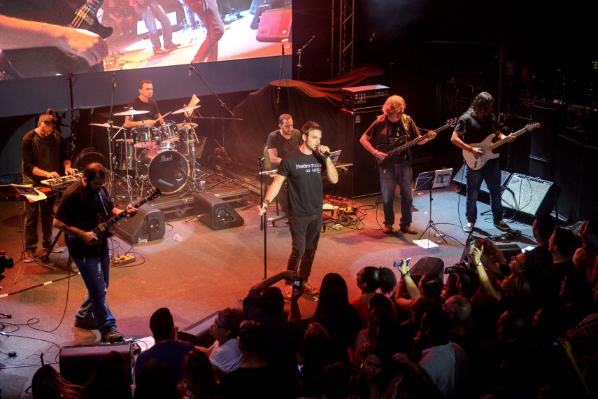  O ator Emilio Dantas se apresenta junto com banda no show em homenagem a Cazuza. Circo Voador volta com sua lona original à Praia do Arpoador no projeto Exagerado 30 anos.