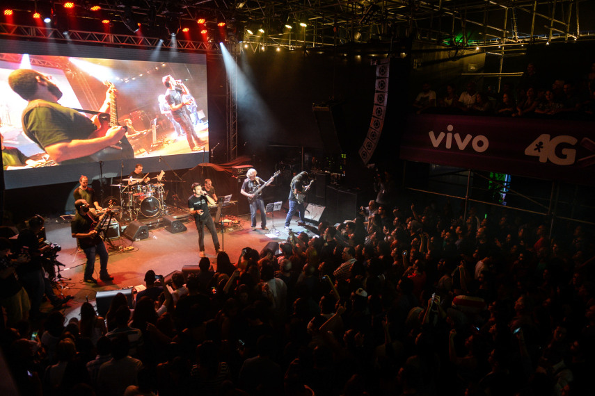 O ator Emilio Dantas se apresenta junto com banda no show em homenagem a Cazuza. Circo Voador volta com sua lona original à Praia do Arpoador no projeto Exagerado 30 anos.