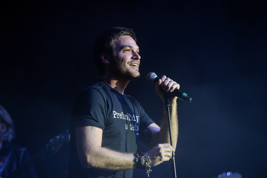 O ator Emilio Dantas se apresenta junto com banda no show em homenagem a Cazuza. Circo Voador volta com sua lona original à Praia do Arpoador no projeto Exagerado 30 anos.