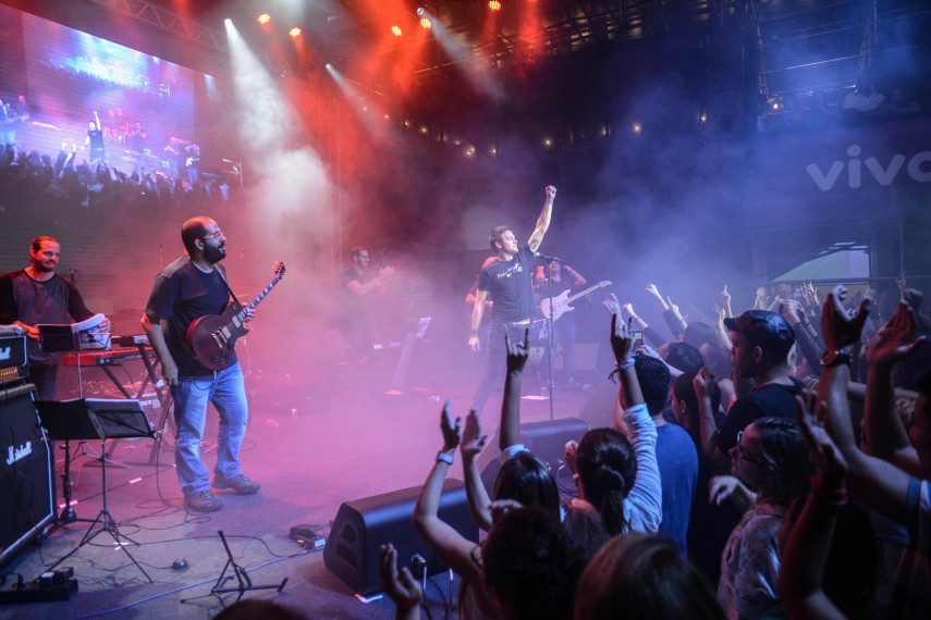 O ator Emilio Dantas se apresenta junto com banda no show em homenagem a Cazuza. Circo Voador volta com sua lona original à Praia do Arpoador no projeto Exagerado 30 anos.