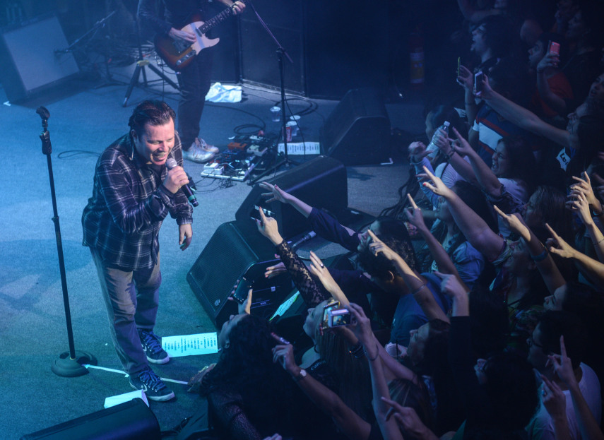  Platão durante show da banda Todos Envolvidos. Circo Voador volta com sua lona original à Praia do Arpoador no projeto Exagerado 30 anos.