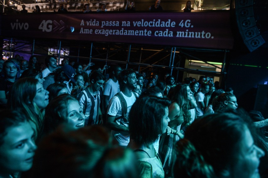  Público se diverte durante show da banda Dônica na segunda noite do projeto Circo Voador - Exagerado 30 anos, no Arpoador.