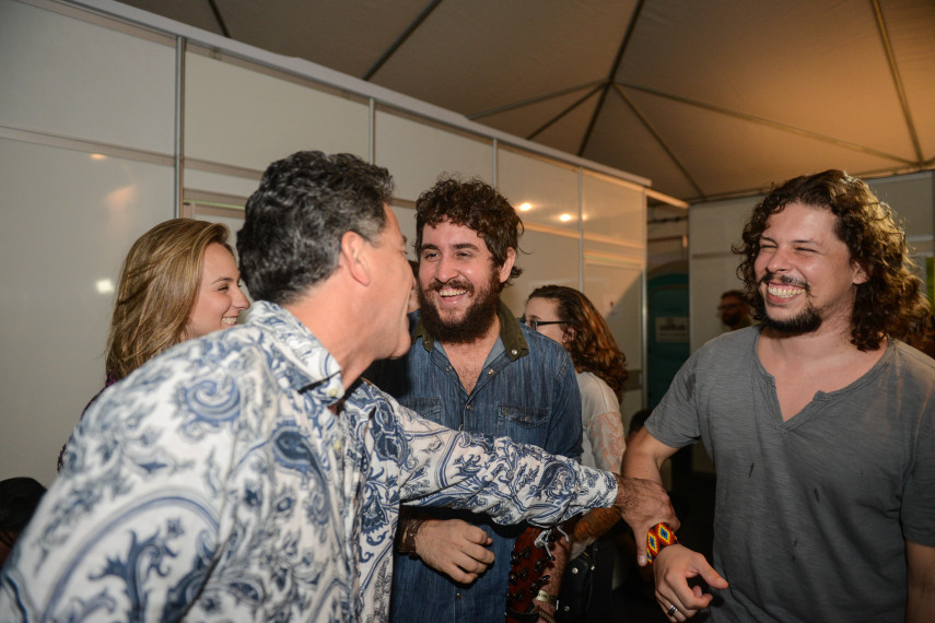 O empresário Luiz Calainho e membros da banda Suricato na segunda noite do projeto Circo Voador - Exagerado 30 anos, no Arpoador.