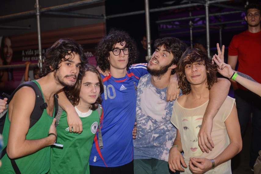 Banda Dônica depois do show na segunda noite do projeto Circo Voador - Exagerado 30 anos, no Arpoador.