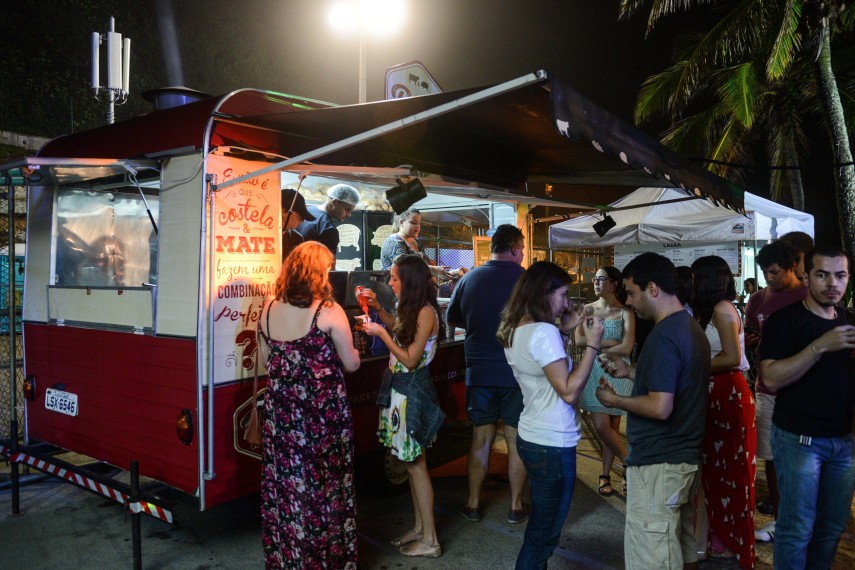 Food truck Ribz na segunda noite do projeto Circo Voador - Exagerado 30 anos, no Arpoador.