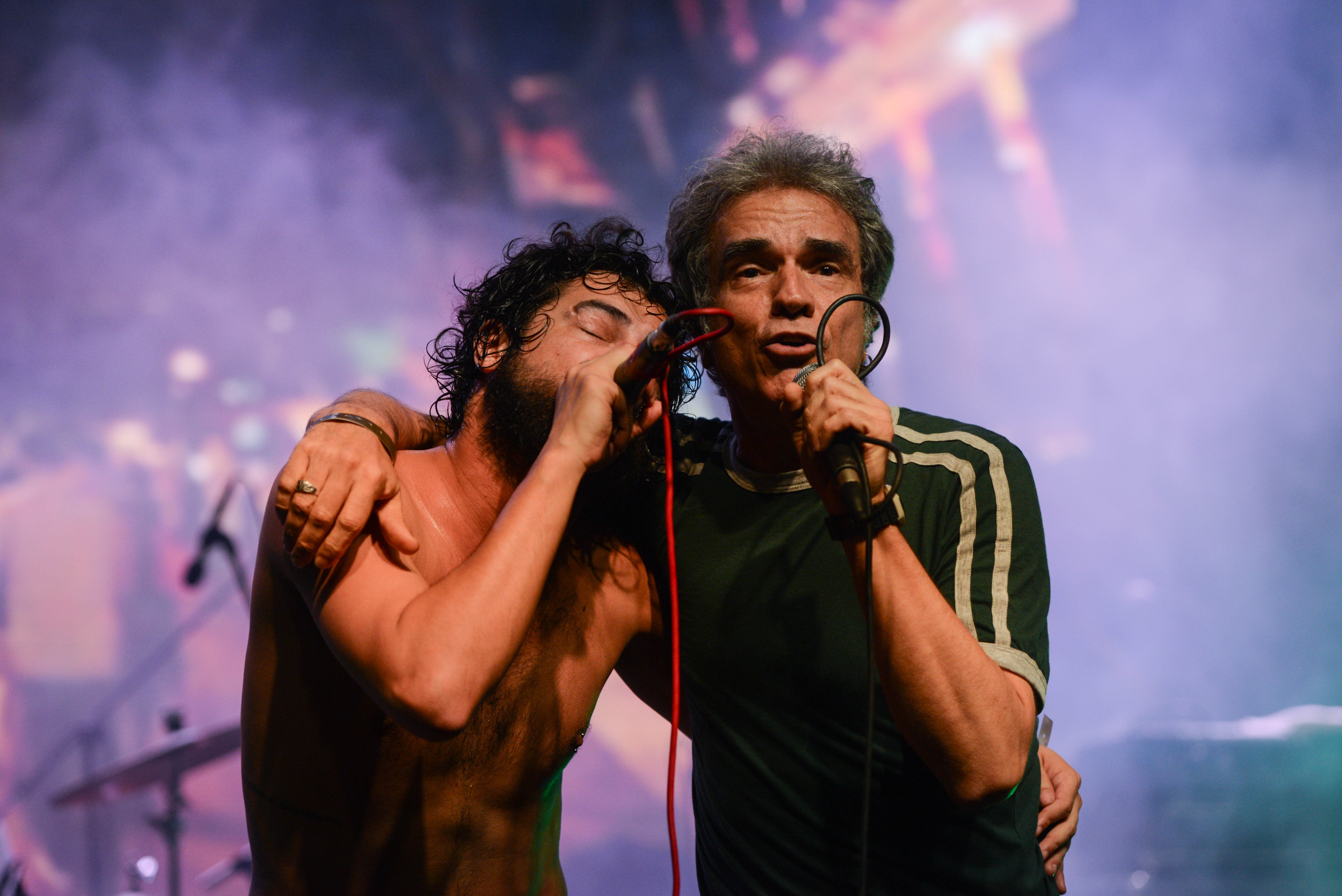 RIO DE JANEIRO, 14-06-2015: Arnaldo Brandão faz participação especial no show da banda Nove Zero Nove, durante a terceira e última noite do projeto Circo Voador - Exagerado 30 anos, no Arpoador.
