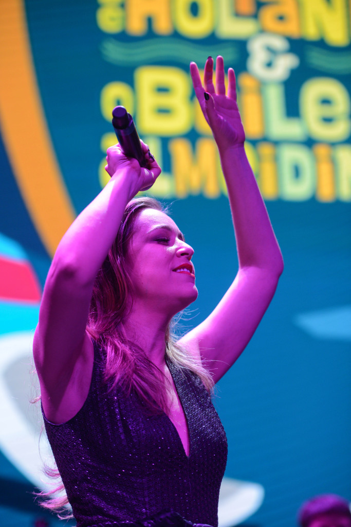 Roberta Sá faz participação especial no show em homenagem à Gafieira Voadora