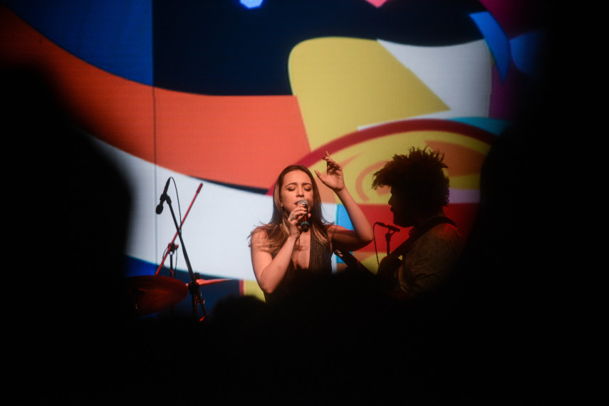 Roberta Sá faz participação especial no show em homenagem à Gafieira Voadora