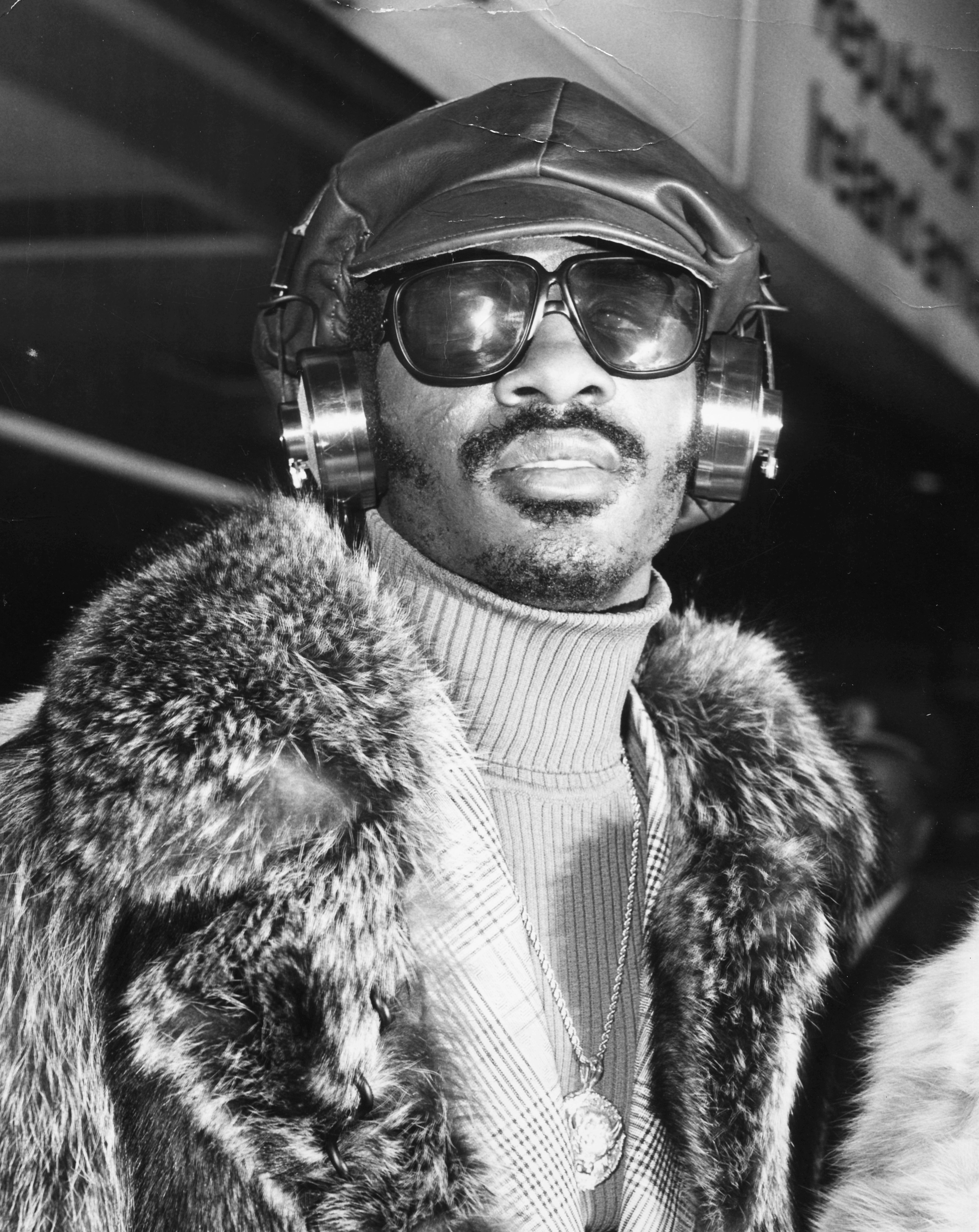 Stevie Wonder assinou com a gravadora Motown aos 11 anos