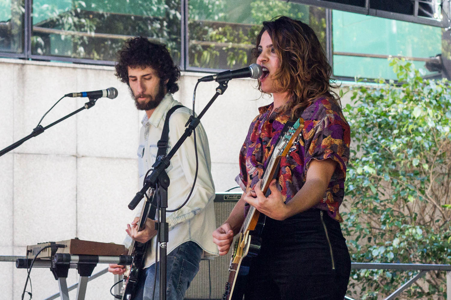 É sempre legal ver novos talentos da música prestes a iniciar uma subida ao estrelato, como no caso Camila Garófalo.
