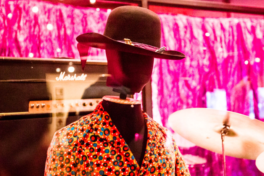 Roupa e chapéu de Hendrix