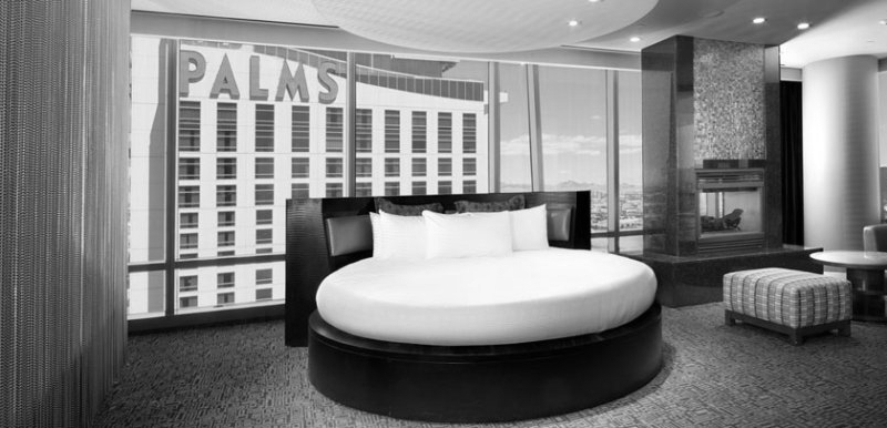 Essa suíte de Las Vegas foi decorada pelo próprio Hugh Hefner e tem cama giratória, espelho no teto, mesa de pôquer e uma jacuzzi com vista para os cassinos de Las Vegas