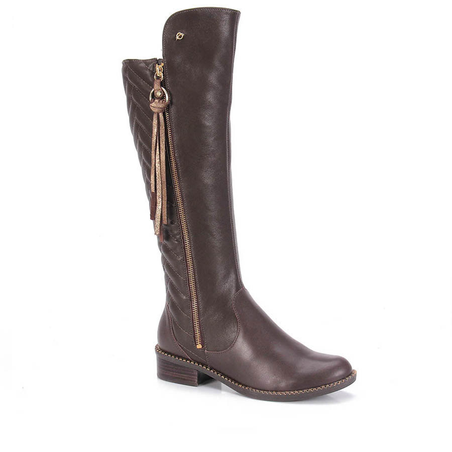 <a href="http://www.passarela.com.br/passarela/produto/bota-montaria-feminina-tanara-cafe-6010373211-0?kpid=601037321137&gclid=CMiC1KSBn8YCFY4WHwodaEwA1w">Montaria Passarela R$ 330</a>