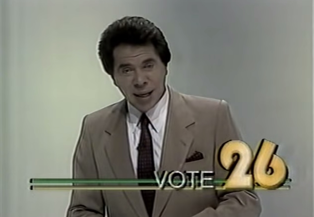 Sim, ele se candidatou à presidência em 1989 e foi algo meio confuso: Silvio tomou o lugar de Armando Corrêa como candidato do PMB, e seu nome nem apareceria nas cédulas eleitorais. Ele até fez propaganda na TV. No fim, porém, o TSE barrou a candidatura por considerar irregular sua filiação à sigla