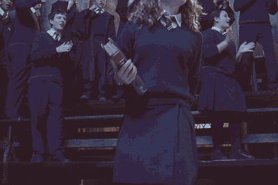 Não importa quantas vezes você os leu ou quando foi a última vez. Reler a sua coleção de Harry Potter é sempre uam boa opção, afinal, Hogwarts > namorados