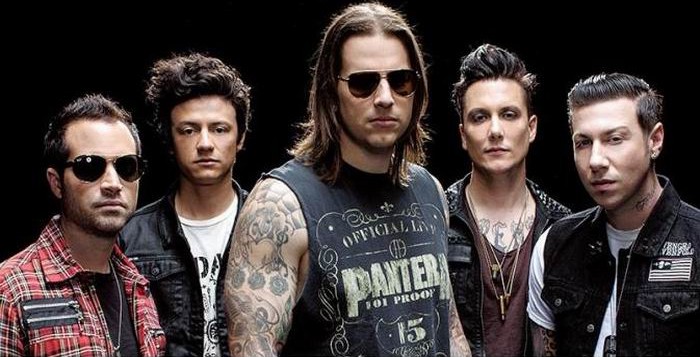 O emo hard rock do Avenged Sevenfold pode ser considerada a banda que mais deu certo no segmento. Possuem uma legião de fãs e foram uma das atrações do Rock in Rio em 2013. Até no game 