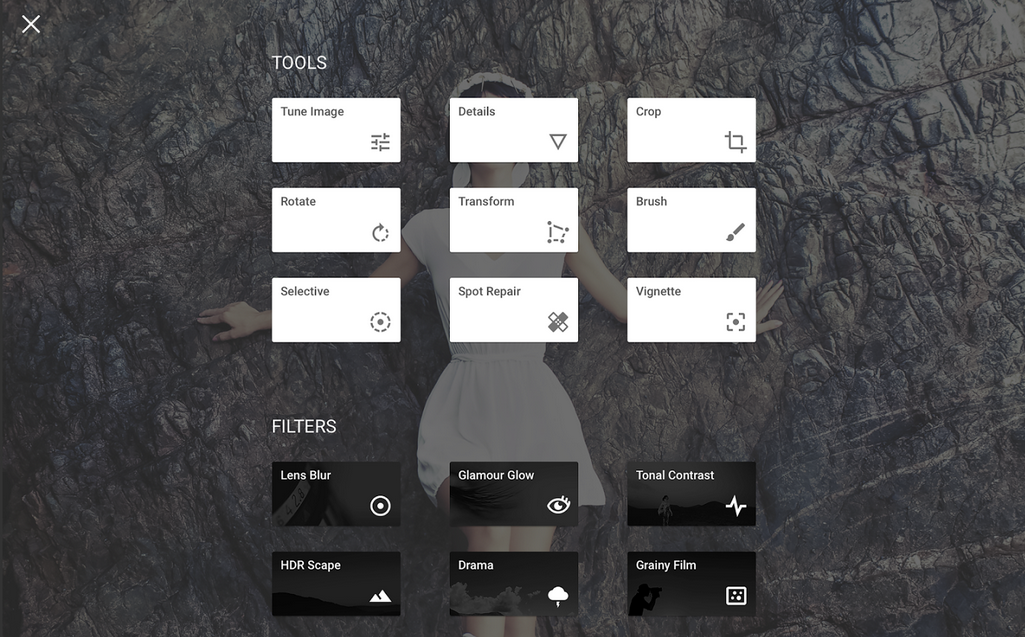 Outro aplicativo de edição de imagens, cheio de funcionalidades e que é super fácil de usar é o Snapseed. Com diversas funcionalidades e muitos filtros, o melhor do app é que ele, apesar de ser em inglês, é super intuitivo e fácil de usar.
Preço: Gratuito. Plataforma: Android e iOS.