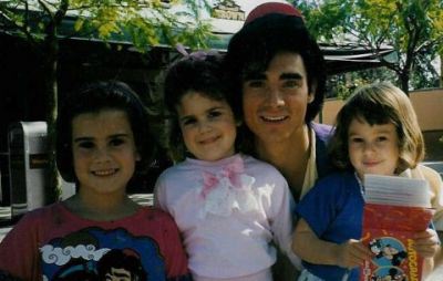 Também, quando adolescente, Kevin pegava seu teclado e fazia shows em festas de casamento em Kentucky, para levantar um dim dim. Ele também foi guia turístico dentro do Walt Disney World e até interpretou Aladdin algumas vezes (foto).