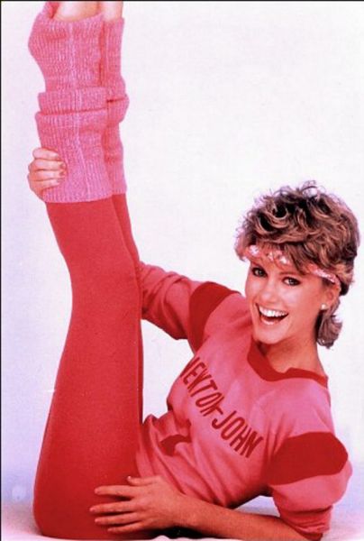Inspirado na ginástica e em filmes dos anos 80 como Dirty Dancing e Flashdance essa é uma peça que domina o armário das mulheres. A calça era muito usada com vestidos e saias. Hoje as mulheres combinam com camisetas, camisões e batas