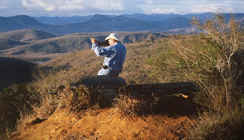 Documentário de tirar o fôlego, conta a vida do fotógrafo mineiro Sebastião Salgado ao redor do planeta, as coisas que viu e aprendeu com diferentes culturas. 

Nessa jornada de encontrar um sentido para a vida, Sebastião cria o Instituto Terra e tenta devolver ao local de sua infância e adolescência a vida rica e natural que lhe foi tirada aos poucos. 

Co-dirigido por Wim Wenders, o filme foi indicado ao Oscar de Melhor documentário este ano. 