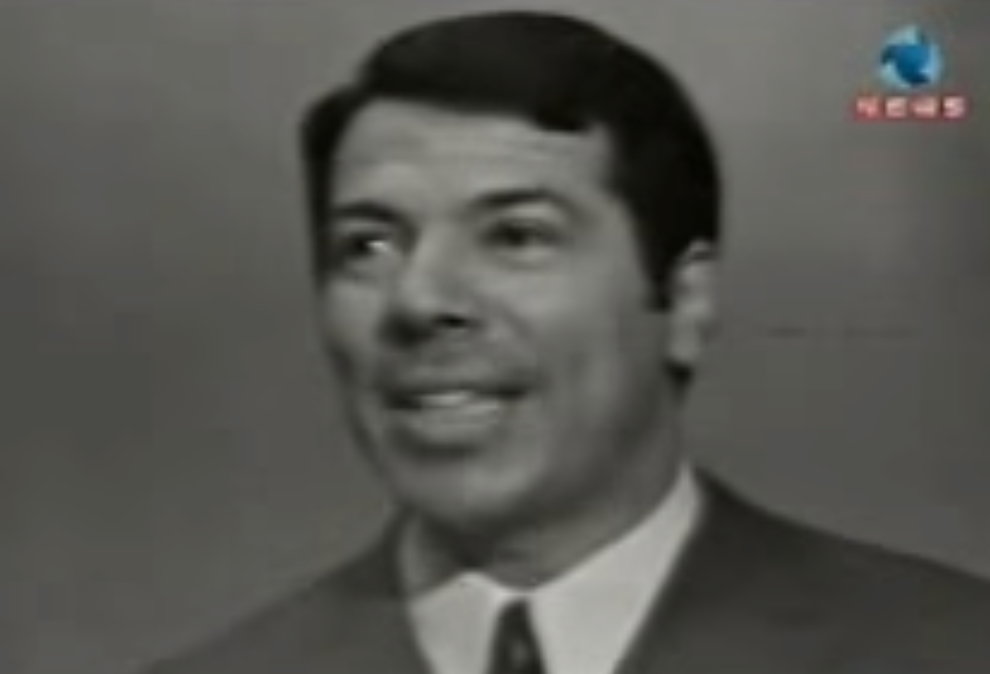 Silvio Santos foi dono de 50% da TV Record, antes de ele receber autorização para operar o canal 4 de São Paulo, que viria a ser o SBT. Em 1990, o então presidente Fernando Collor de Mello o convenceu a vender sua parte do canal para o bispo Edir Macedo