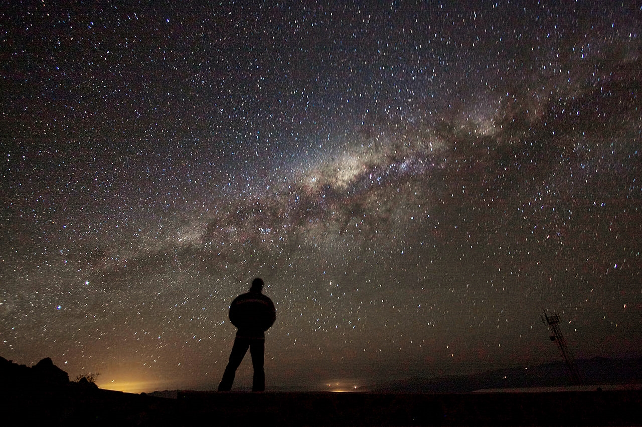 Essa teoria diz que o universo é infinito. Meio autoexplicativo. O legal é que uma pesquisa da Baryon Oscillation Spectroscopic Survey (BOSS) Collaboration encontrou evidências de que realmente nosso mundo não tem fim, tanto no espaço, quanto no tempo. Meio maluco, não?
