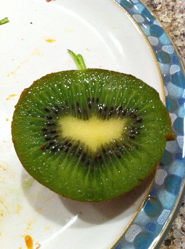 Um kiwi com bat sinal?