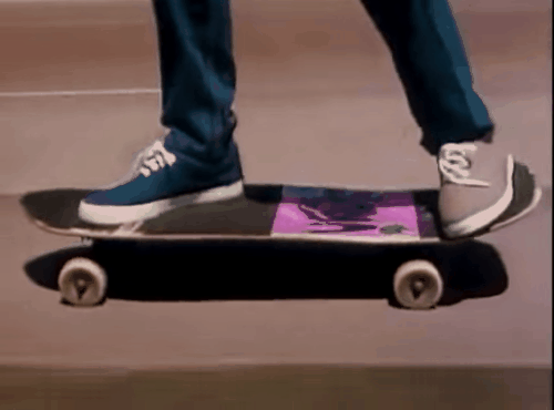 No sucesso seguinte, Xuxa fica mais radical: ela sai andando de skate pela cidade, sem capacete, rouba um jornal e segue pelas ruas procurando um emprego.
