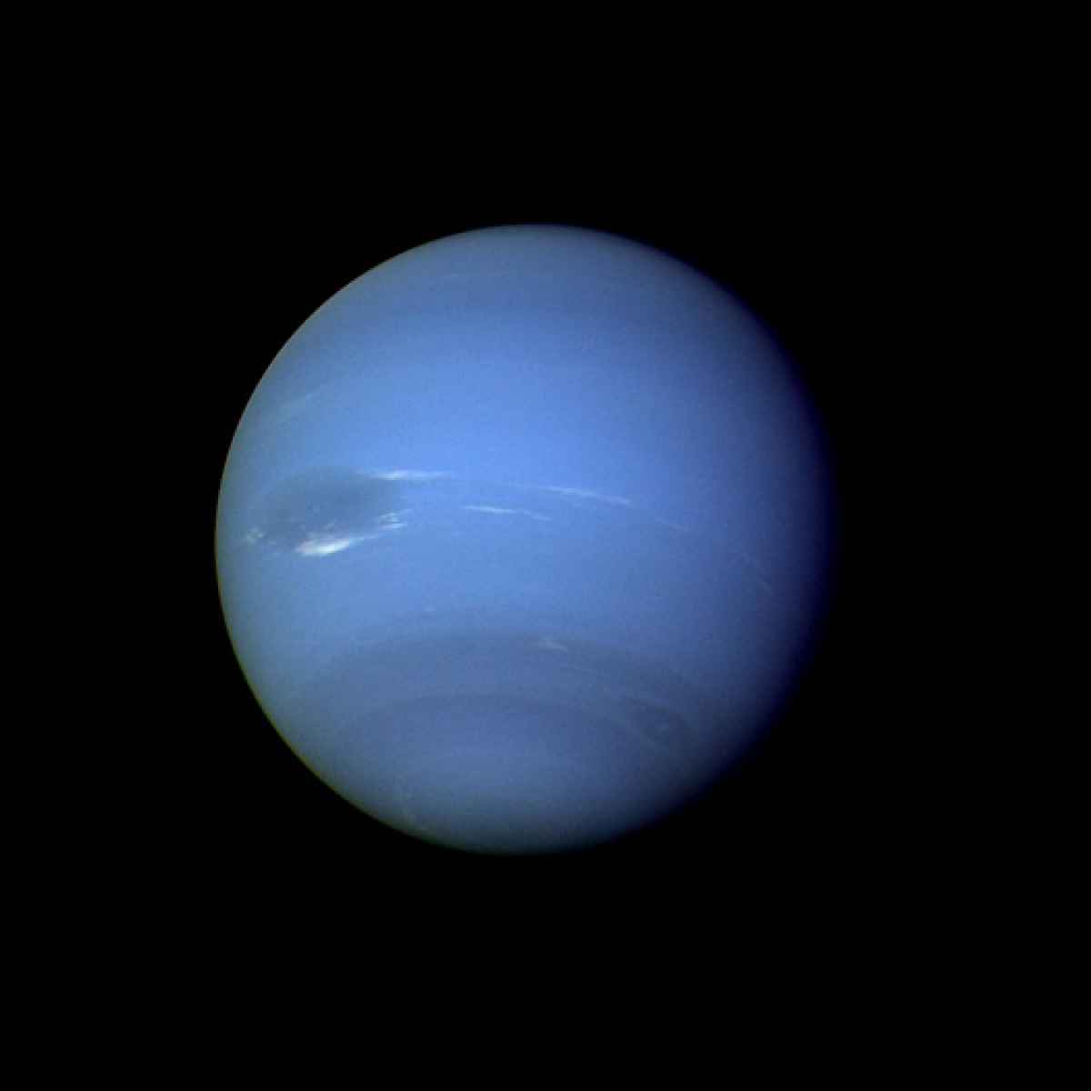 O oitavo planeta foi visitado apenas uma vez, pela nave Voyager 2, em 1989, por isso a imagem não é das melhores
