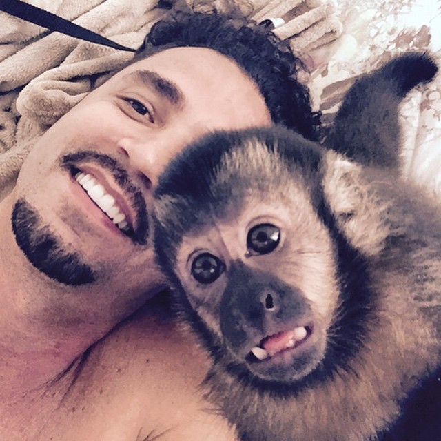 Latino e Twelves, apenas as melhores selfies. Quem precisa de selfie de casal?