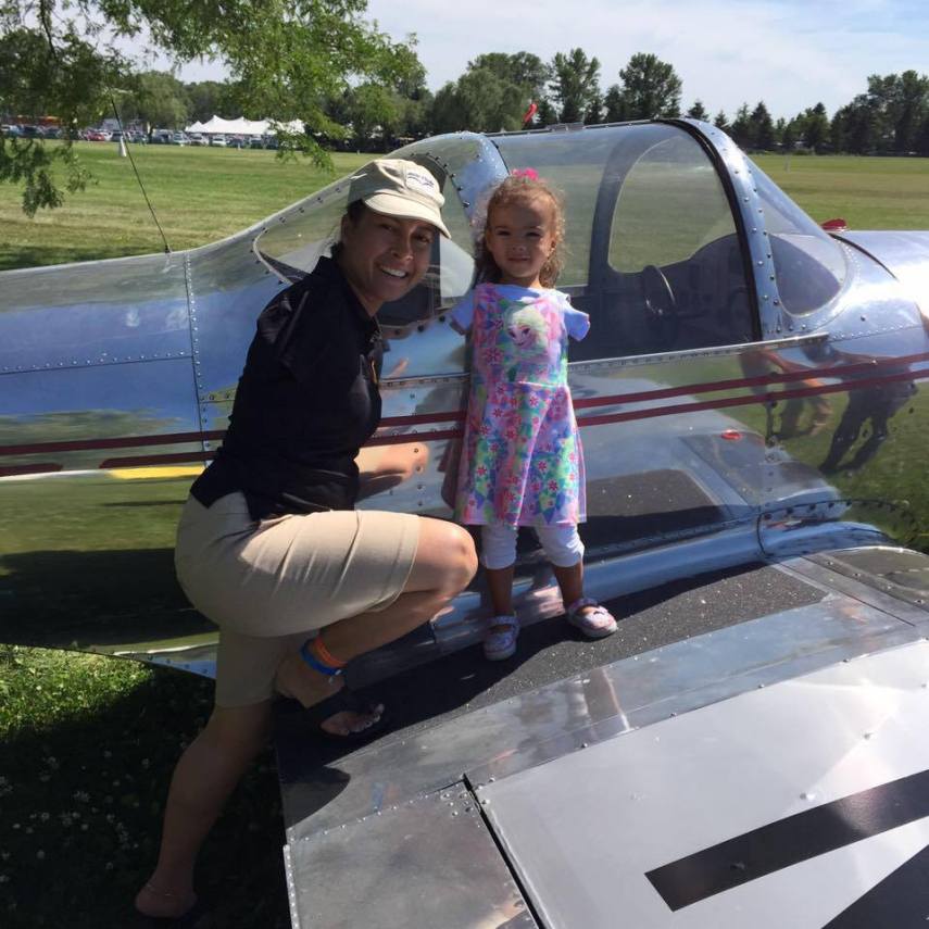 Ruth Evelyne conheceu sua ídola, Jessica Cox, a primeira pessoa sem os membros superiores a ser piloto licenciado de avião
