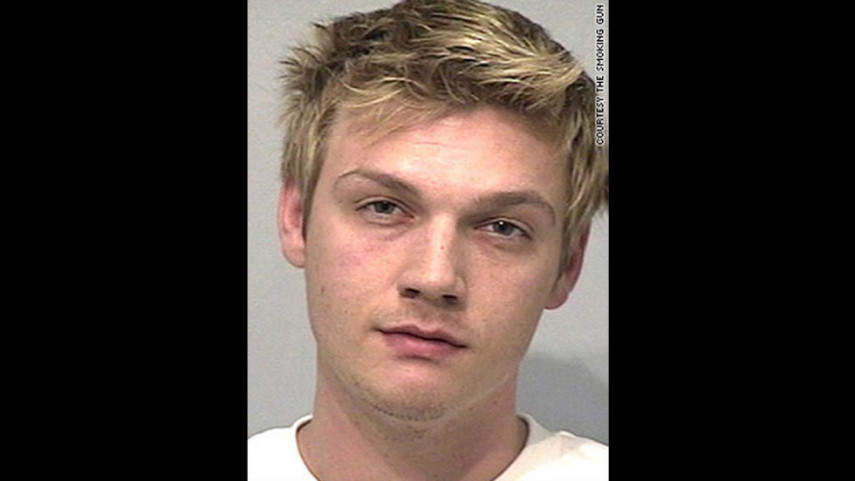 O bonitinho dos Backstreet Boys também causou, viu. Ele arranjou confusão numa balada, se recusou a cooperar com os policiais e saiu do rolê algemado.