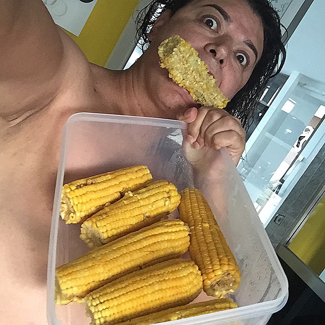 Quando ele postou uma selfie com espigas de milho